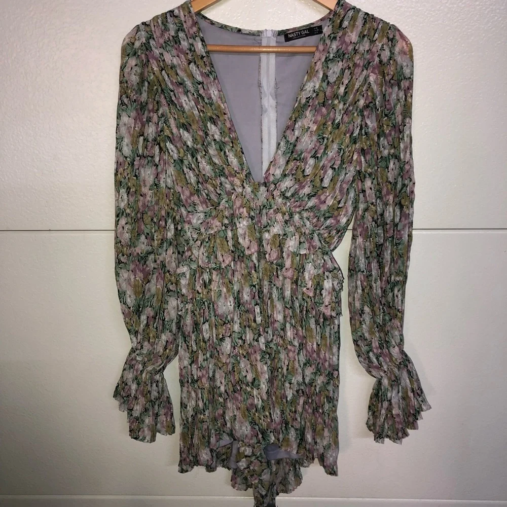Nasty Gal Floral Romper size 6 - Picture 1 of 5